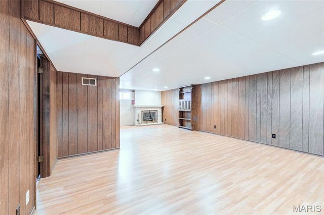 11954 Glenoak Drive, Maryland Heights, MO 63043