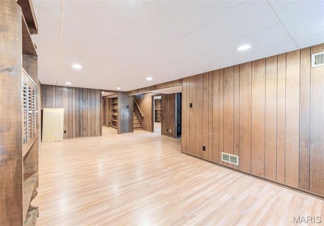 11954 Glenoak Drive, Maryland Heights, MO 63043