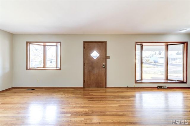 11954 Glenoak Drive, Maryland Heights, MO 63043