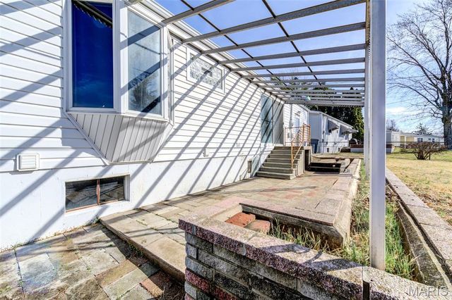 11954 Glenoak Drive, Maryland Heights, MO 63043