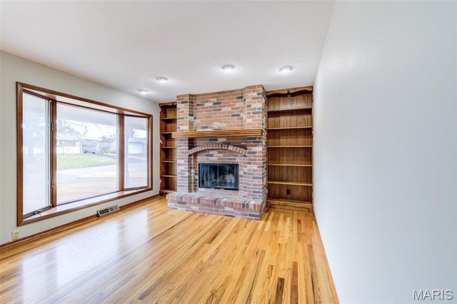 11954 Glenoak Drive, Maryland Heights, MO 63043