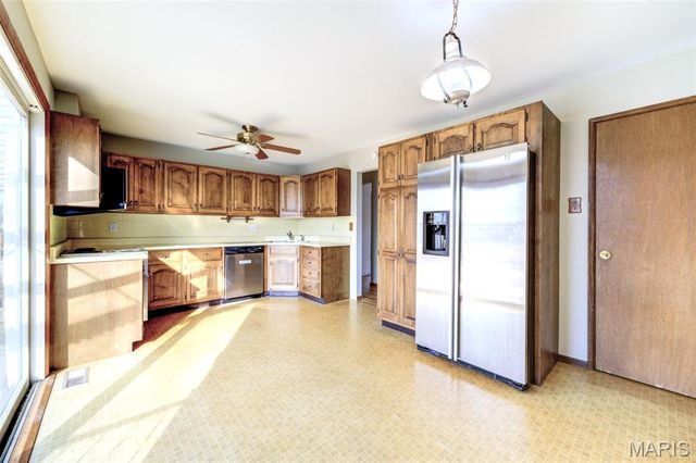 11954 Glenoak Drive, Maryland Heights, MO 63043