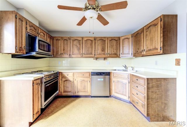 11954 Glenoak Drive, Maryland Heights, MO 63043