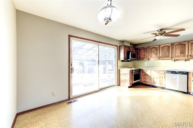 11954 Glenoak Drive, Maryland Heights, MO 63043