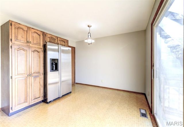 11954 Glenoak Drive, Maryland Heights, MO 63043