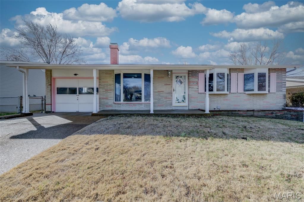 11954 Glenoak Drive, Maryland Heights, MO 63043