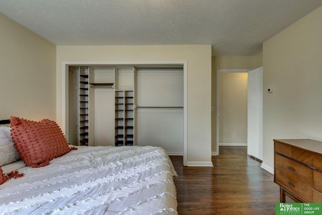 2206 S 46th Avenue, Omaha, NE 68106