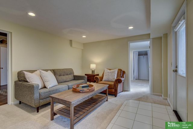 2206 S 46th Avenue, Omaha, NE 68106