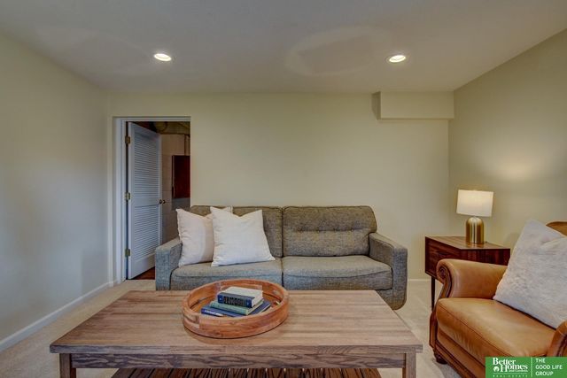 2206 S 46th Avenue, Omaha, NE 68106