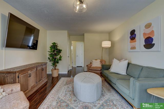 2206 S 46th Avenue, Omaha, NE 68106