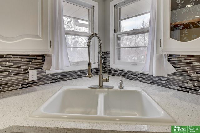 2206 S 46th Avenue, Omaha, NE 68106