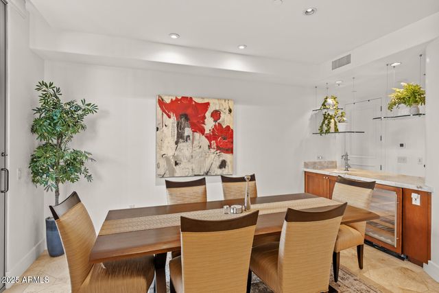 2402 E ESPLANADE Lane 204, Phoenix, AZ 85016