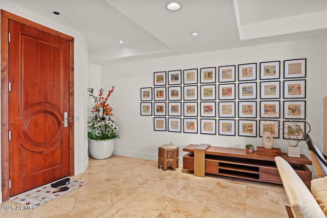 2402 E ESPLANADE Lane 204, Phoenix, AZ 85016