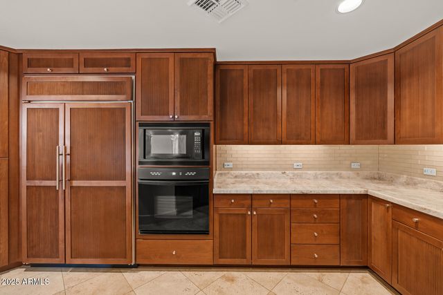 2402 E ESPLANADE Lane 204, Phoenix, AZ 85016