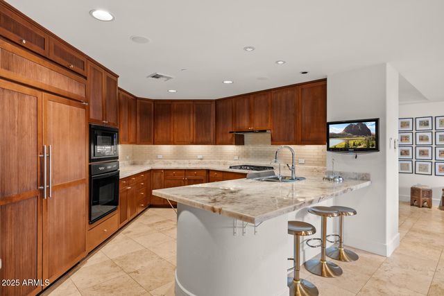 2402 E ESPLANADE Lane 204, Phoenix, AZ 85016