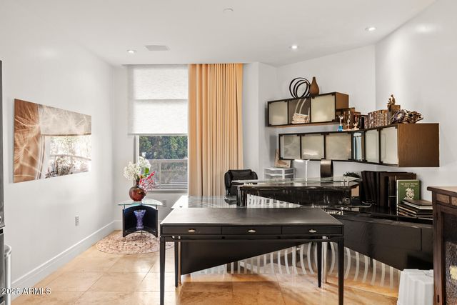 2402 E ESPLANADE Lane 204, Phoenix, AZ 85016