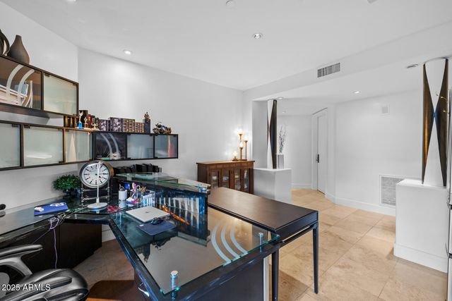 2402 E ESPLANADE Lane 204, Phoenix, AZ 85016