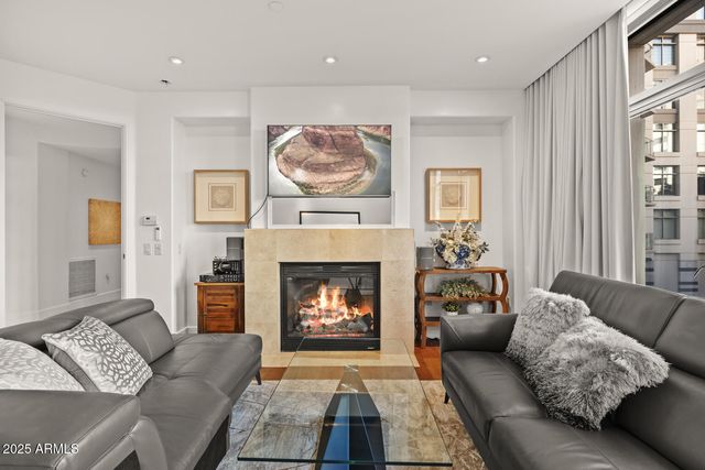 2402 E ESPLANADE Lane 204, Phoenix, AZ 85016