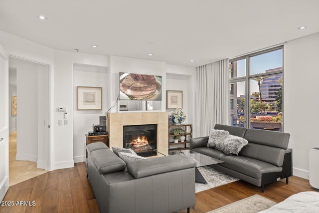 2402 E ESPLANADE Lane 204, Phoenix, AZ 85016