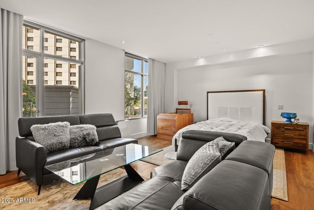 2402 E ESPLANADE Lane 204, Phoenix, AZ 85016