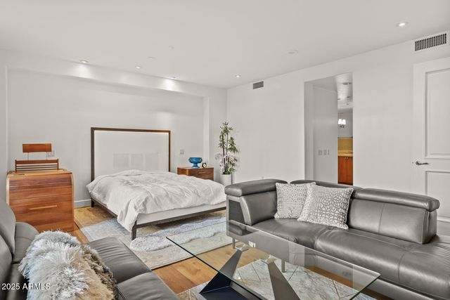 2402 E ESPLANADE Lane 204, Phoenix, AZ 85016