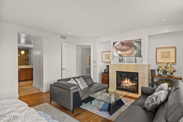 2402 E ESPLANADE Lane 204, Phoenix, AZ 85016