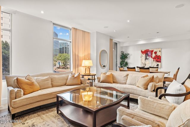 2402 E ESPLANADE Lane 204, Phoenix, AZ 85016