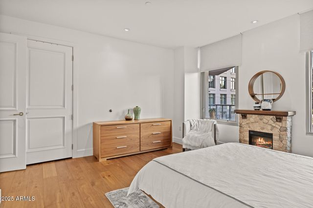 2402 E ESPLANADE Lane 204, Phoenix, AZ 85016