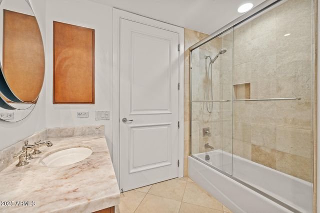 2402 E ESPLANADE Lane 204, Phoenix, AZ 85016