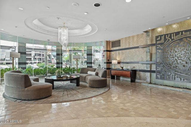 2402 E ESPLANADE Lane 204, Phoenix, AZ 85016