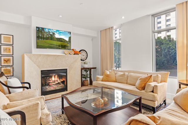 2402 E ESPLANADE Lane 204, Phoenix, AZ 85016