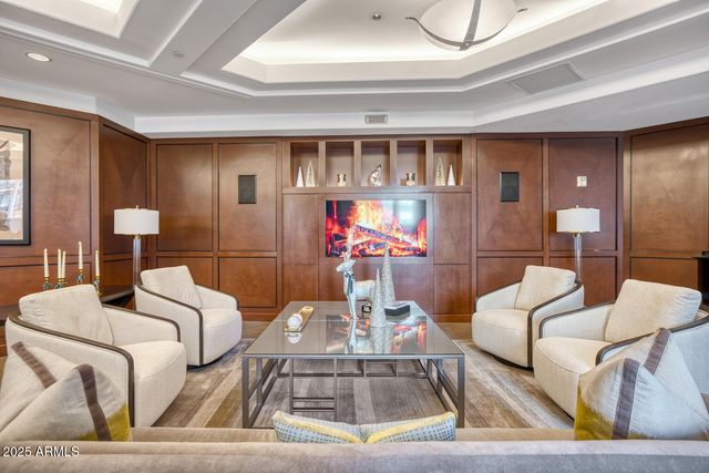 2402 E ESPLANADE Lane 204, Phoenix, AZ 85016