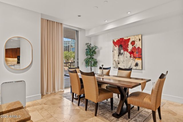 2402 E ESPLANADE Lane 204, Phoenix, AZ 85016