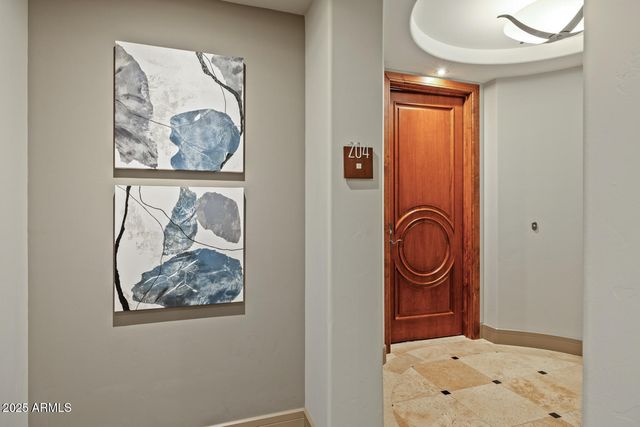 2402 E ESPLANADE Lane 204, Phoenix, AZ 85016