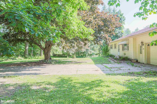 4590 Secord Lake Road, Leonard, MI 48367