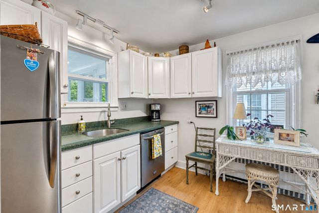 64 Meadowbrook Road, West Hartford, CT 06107