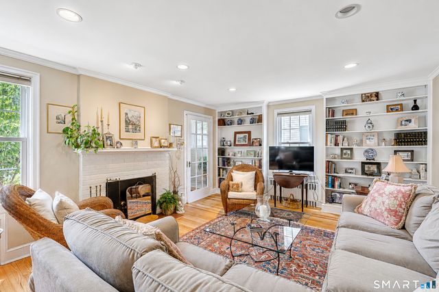 64 Meadowbrook Road, West Hartford, CT 06107