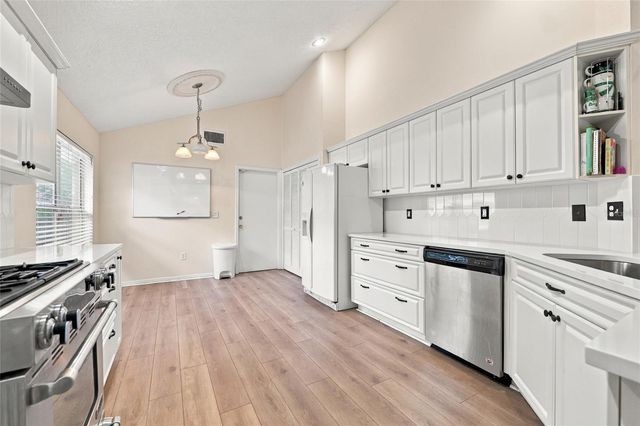 17704 NATHANS DRIVE, Tampa, FL 33647