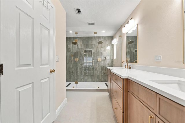 17704 NATHANS DRIVE, Tampa, FL 33647
