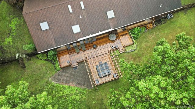 46 Margin Drive W, Shirley, NY 11967