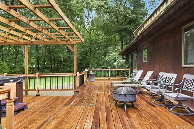 46 Margin Drive W, Shirley, NY 11967