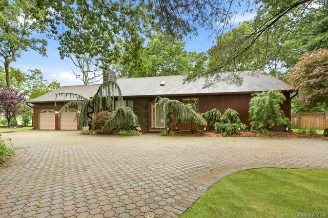 46 Margin Drive W, Shirley, NY 11967