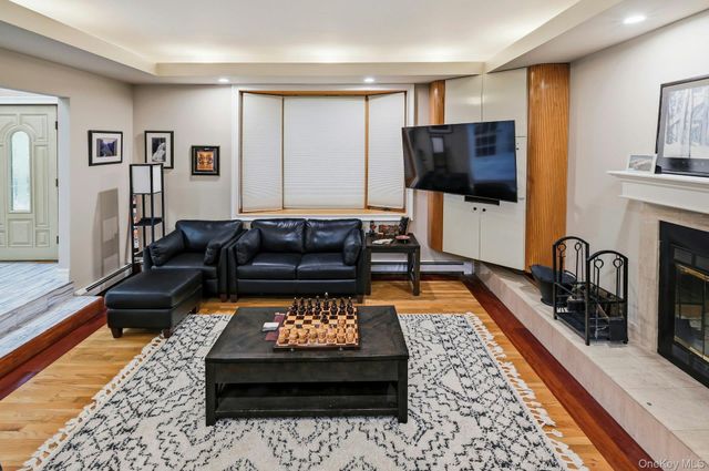 46 Margin Drive W, Shirley, NY 11967