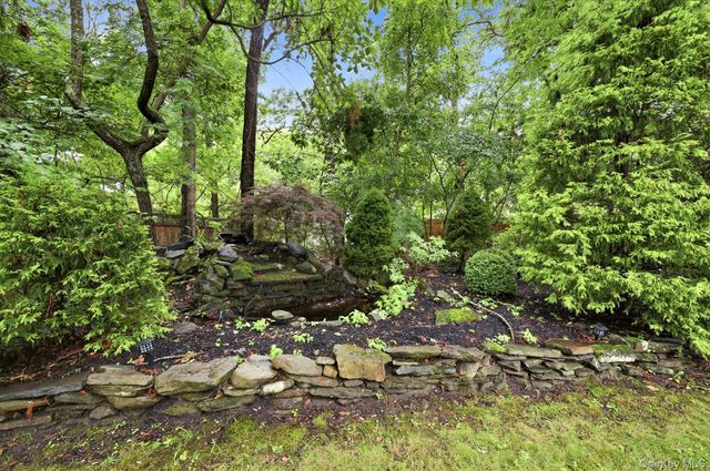 46 Margin Drive W, Shirley, NY 11967