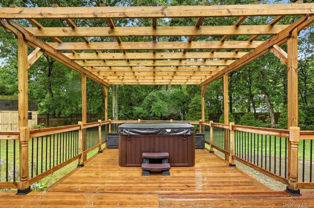 46 Margin Drive W, Shirley, NY 11967