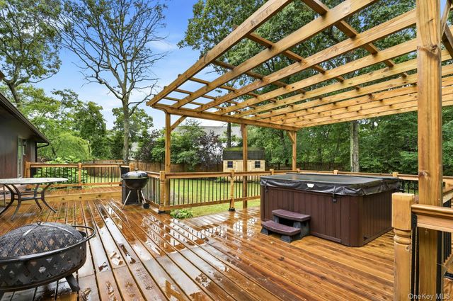46 Margin Drive W, Shirley, NY 11967