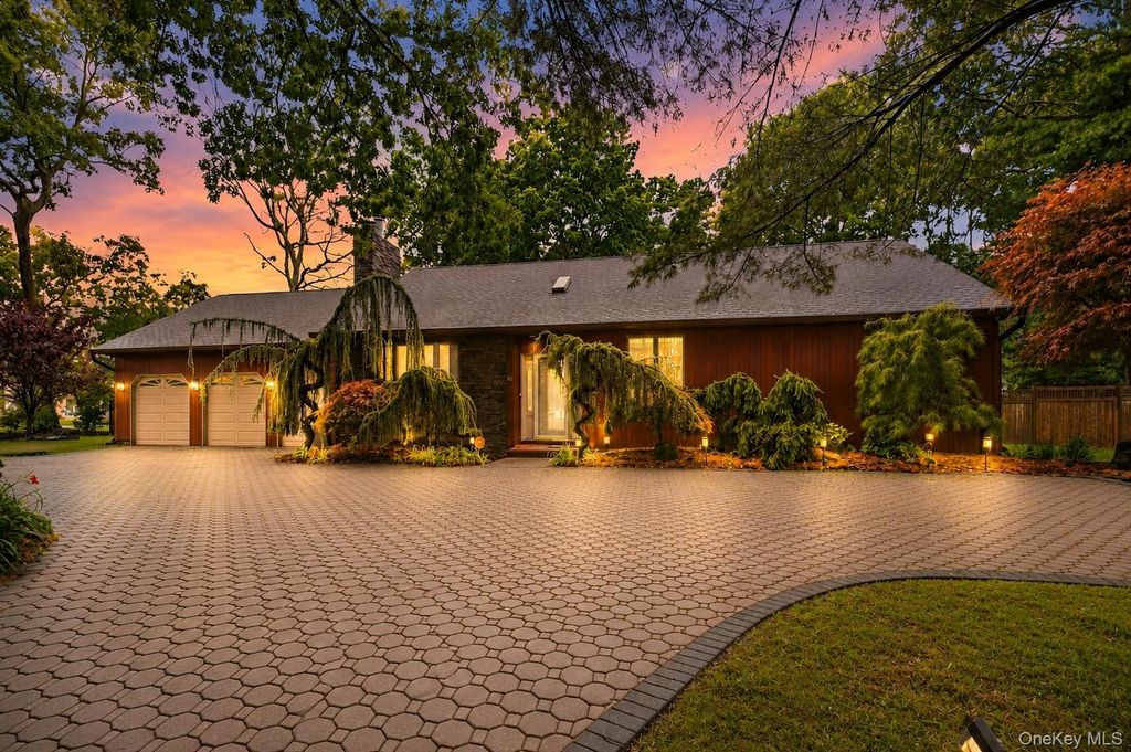 46 Margin Drive W, Shirley, NY 11967