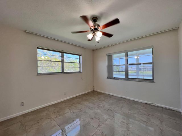 136 Somerset G, West Palm Beach, FL 33417