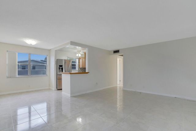 136 Somerset G, West Palm Beach, FL 33417