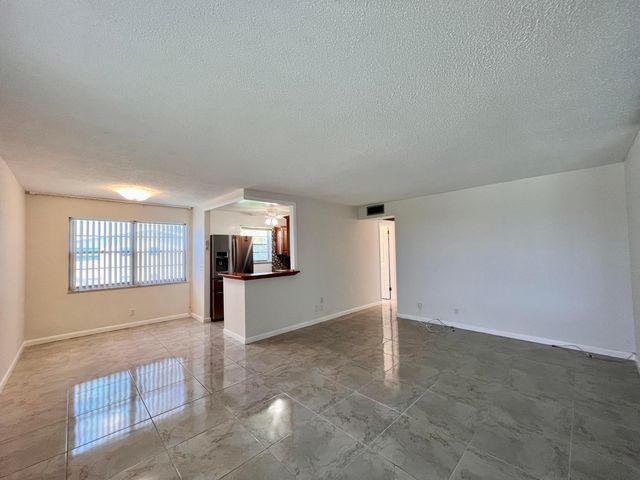 136 Somerset G, West Palm Beach, FL 33417